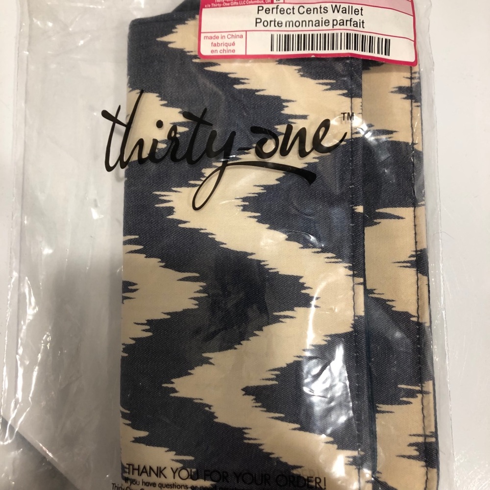 Thirty-one wallet and wristlet attachment